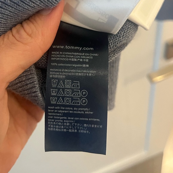 New Tommy Hilfiger long sleeve sweater - Picture 4 of 4